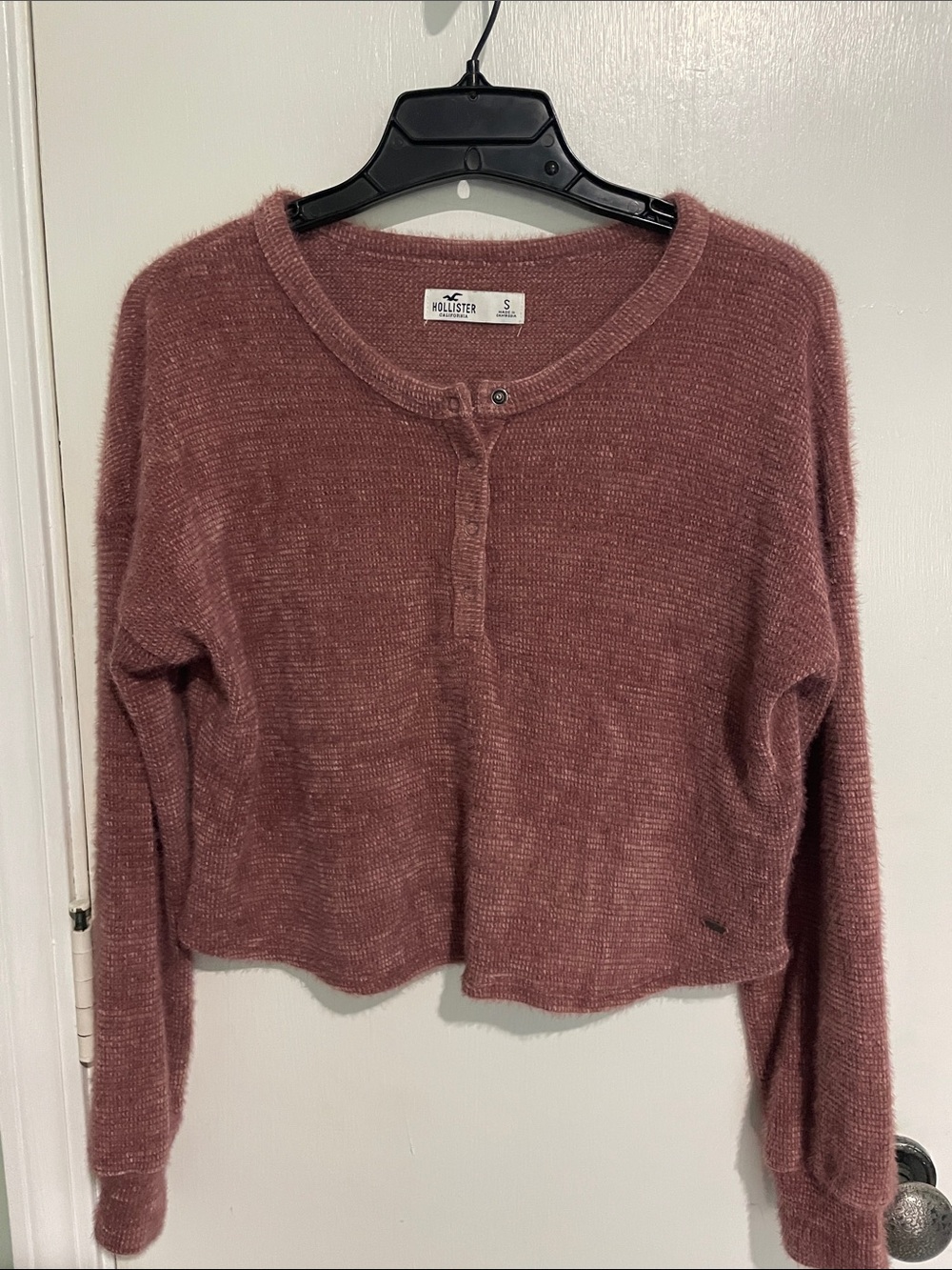 Hollister Women's Dusty Rose Cropped Henley Sweater